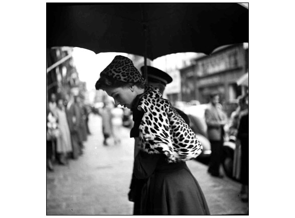 Suzy Parker under the umbrella