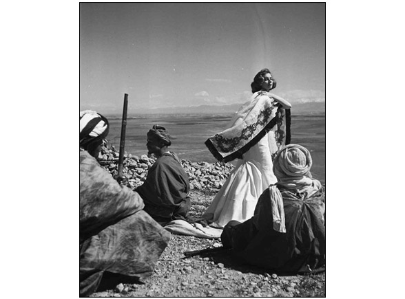 Suzy Parker and the Morocco's warriors