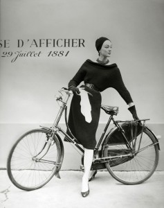 Ivy Nicholson pour le journal Réalités Paris 1956
