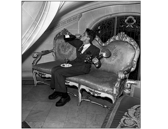 Take a break in the rush - The photo was made in Paris at a party in the Jacques Fath mansion, in1949.
